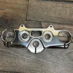 Верхняя траверса Low Rider 18+ OEM