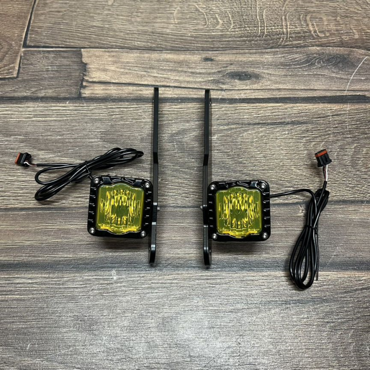 Поворотники передние Street Glide BLACk/YELOW