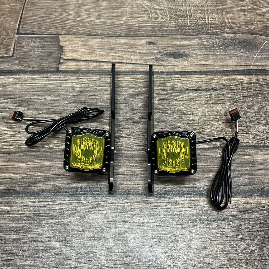 Поворотники передние Street Glide BLACk/YELOW Поворотники передние Street Glide BLACk/YELOW